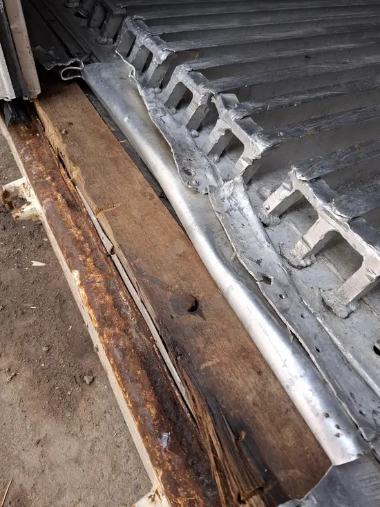 borde del piso de entrada