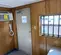 Interior de contenedor oficina a nivel del suelo, 10 ft por 8 ft por 8.5 ft