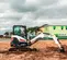 Miniexcavadora BOBCAT negra y blanca con oscilación de cola reducida