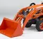Tractor compacto KUBOTA naranja y negro de 24 – 25 HP