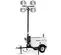 Torre de luz remolcable GENERAC blanca y negra con generador de 6kW, 4,200 W, 30 ft de mástil vertical, a diésel