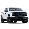 Camioneta tipo pickup FORD blanca de 1/2 tonelada, cabina doble, tracción en las 4WD, eléctrica, alcance estándar