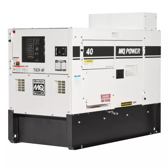 Generador remolcable de 30 – 35 kW, diésel de nivel 4 MULTIQUIP blanco y negro