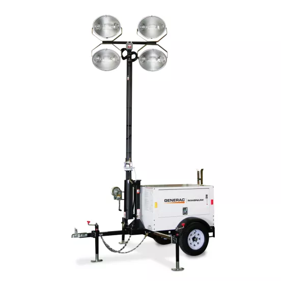 Torre de luz remolcable GENERAC blanca y negra con generador de 6kW, 4,200 W, 30 ft de mástil vertical, a diésel