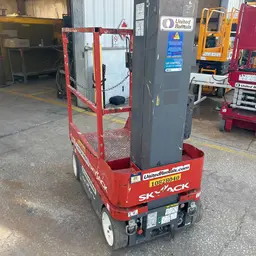 Elevador autopropulsado para una sola persona Skyjack SJ16 2018