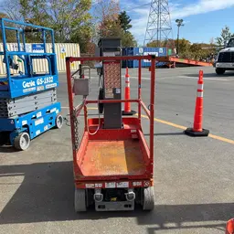 Elevador autopropulsado para una sola persona Skyjack SJ12 2015