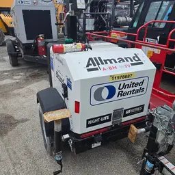 Luz de trabajo portátil Allmand NLGR LC 3KW 2022