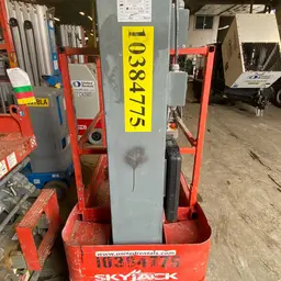 Elevador autopropulsado para una sola persona Skyjack SJ12 2015