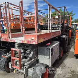 elevador de tijera para terreno escabroso Skyjack SJ6832RT 2016