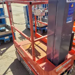 Elevador autopropulsado para una sola persona Skyjack SJ12 2018