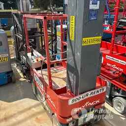 Elevador autopropulsado para una sola persona Skyjack SJ16 2018