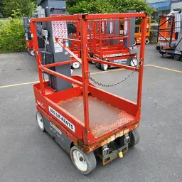 Elevador autopropulsado para una sola persona Skyjack SJ12 2018