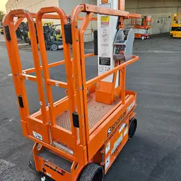 Elevador autopropulsado para una sola persona Snorkel TM16E 2021