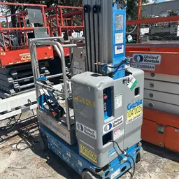 Elevador autopropulsado para una sola persona Genie GR-20 2016