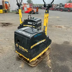 Compactadora vibratoria de láminas BOMAG BPR70/70DE 2022