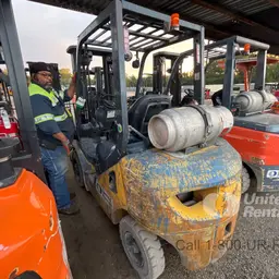 montacargas de almacén Komatsu FG25T-16 2016
