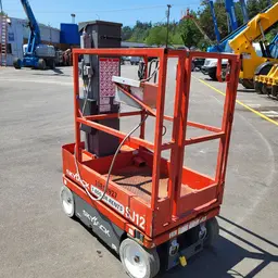 Elevador autopropulsado para una sola persona Skyjack SJ12 2018