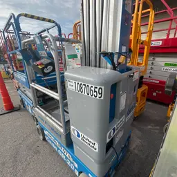Elevador autopropulsado para una sola persona Genie GR-20 2018