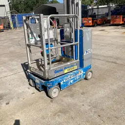 Elevador autopropulsado para una sola persona Genie GR-20 2018