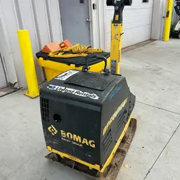 Compactadora vibratoria de láminas BOMAG BPR70/70DE 2022