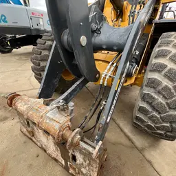 Cargador sobre neumáticos John Deere 624P 2022