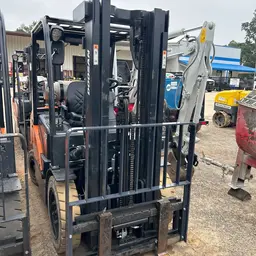 montacargas de almacén Doosan G25E-7DF 2022