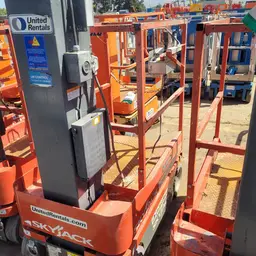 Elevador autopropulsado para una sola persona Skyjack SJ12 2018