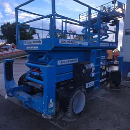 elevador de tijera para terreno escabroso Genie GS-4390 RT 2020