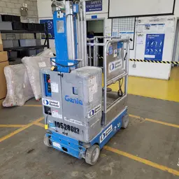 Elevador autopropulsado para una sola persona Genie GR-20 2016
