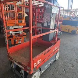 Elevador autopropulsado para una sola persona Skyjack SJ12 2018