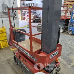 Elevador autopropulsado para una sola persona Skyjack SJ12 2015