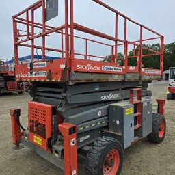 elevador de tijera para terreno escabroso Skyjack SJ8841RT 2015