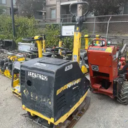 Compactadora vibratoria de láminas BOMAG BPR70/70DE 2022