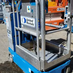 Elevador autopropulsado para una sola persona Genie GR-12 2017