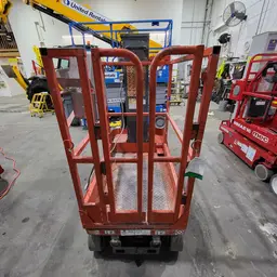 Elevador autopropulsado para una sola persona Skyjack SJ16 2013
