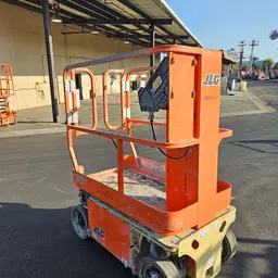 Elevador autopropulsado para una sola persona JLG 1230ES 2018