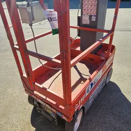 Elevador autopropulsado para una sola persona Skyjack SJ16 2018