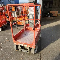 Elevador autopropulsado para una sola persona Skyjack SJ16 2017