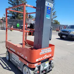 Elevador autopropulsado para una sola persona Skyjack SJ12 2018