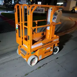 Elevador autopropulsado para una sola persona Snorkel TM12E 2019