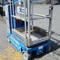 Elevador autopropulsado para una sola persona Genie GR-12 2018