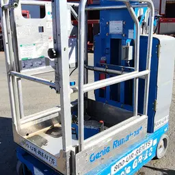 Elevador autopropulsado para una sola persona Genie GR-12 2018
