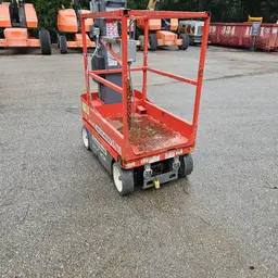 Elevador autopropulsado para una sola persona Skyjack SJ16 2018