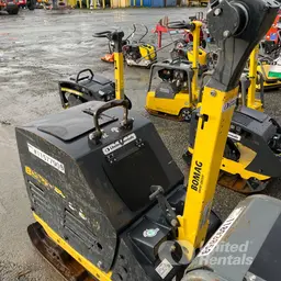 Compactadora vibratoria de láminas BOMAG BPR70/70DE 2022