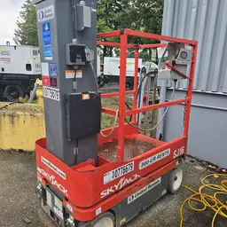 Elevador autopropulsado para una sola persona Skyjack SJ16 2018