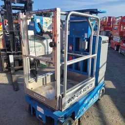 Elevador autopropulsado para una sola persona Genie GR-12 2017