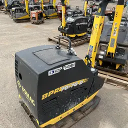 Compactadora vibratoria de láminas BOMAG BPR70/70DE 2022