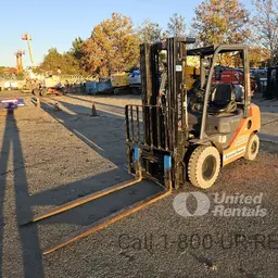 montacargas de almacén Toyota 8FGU25 2019