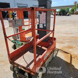 Elevador autopropulsado para una sola persona Skyjack SJ16 2018