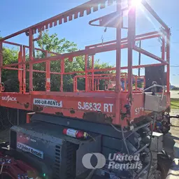 elevador de tijera para terreno escabroso Skyjack SJ6832RT 2018